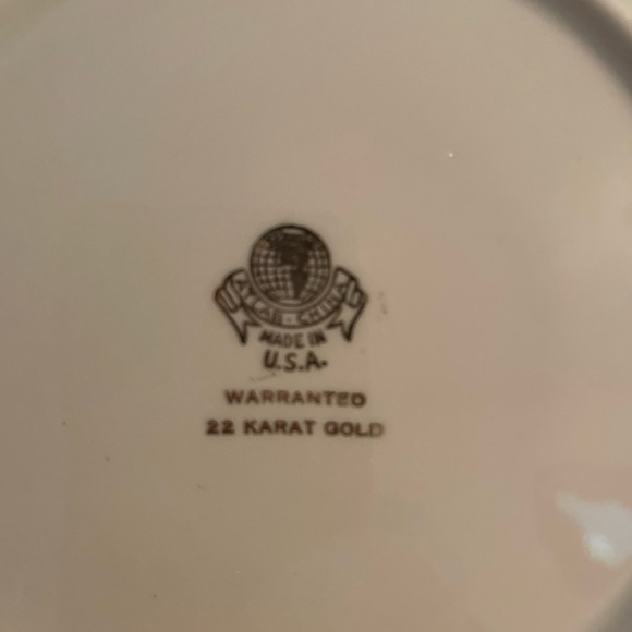 Cream and Pink Vintage Floral Dinnerware Collection atlas 22 karat gold - Picture 4 of 5